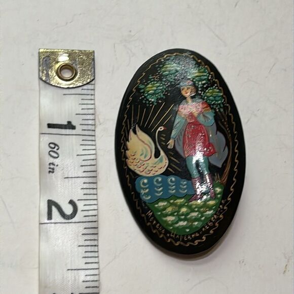 Vintage Soviet Russian Hand painted Black oval wooden brooch prince swan pin - Picture 6 of 6